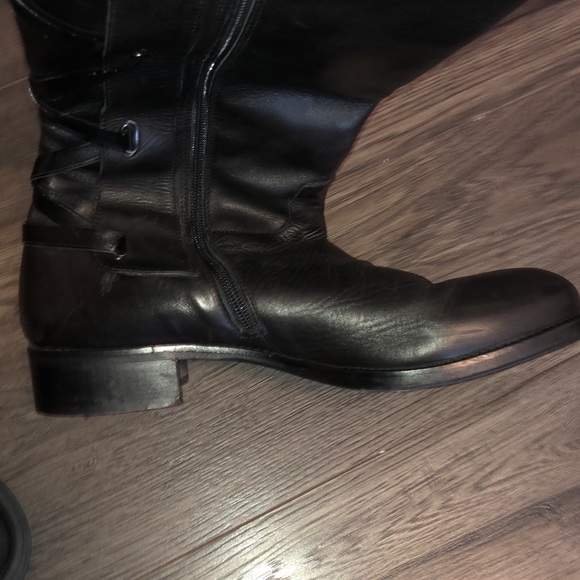Long Leather Ladies Boots(GENTLY USED) - Picture 3 of 5